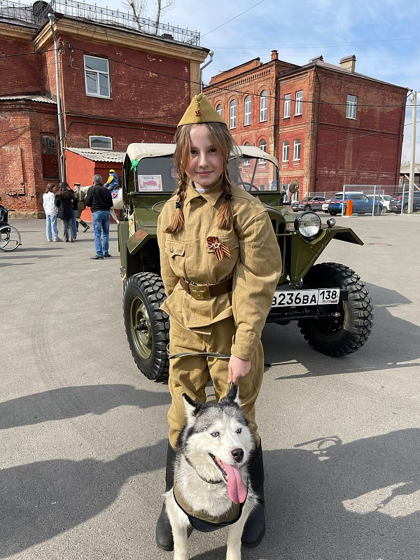 Детей угостили солдатской кашей из полевой кухни и показали как на войне работали служебные собаки 6