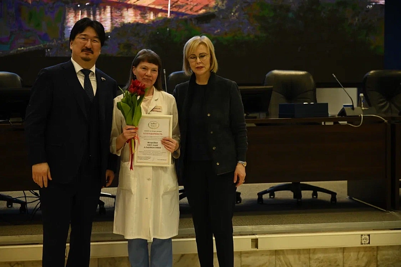 Совет Федерации, Государственная Дума и губернатор наградили сотрудников ИГОДКБ 2