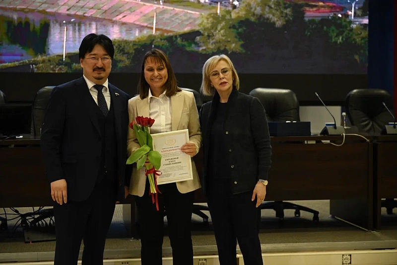 Совет Федерации, Государственная Дума и губернатор наградили сотрудников ИГОДКБ 10
