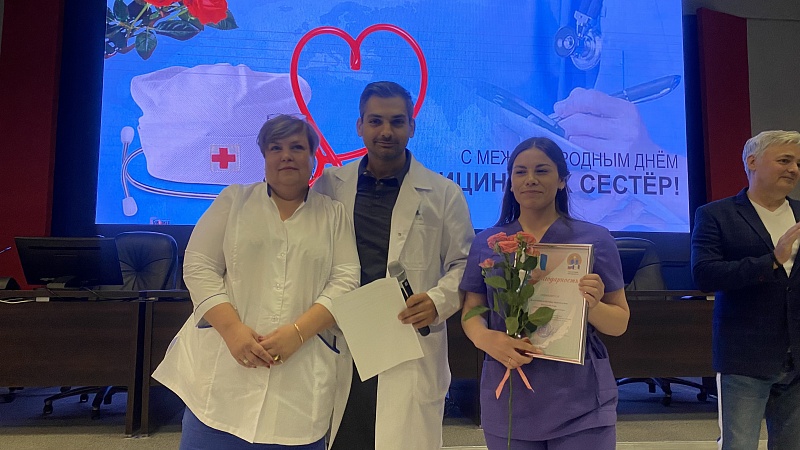 Медицинским сестрам вручили почетные грамоты и благодарности в их профессиональный праздник 1